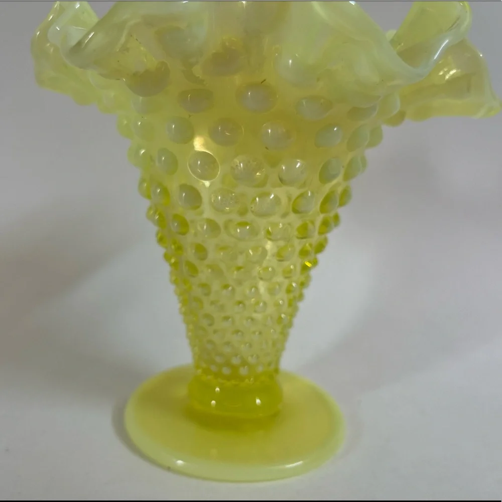 •Vintage Fenton Vase Topaz Yellow Hobnail Uranium Vase• - Picture 5 of 12